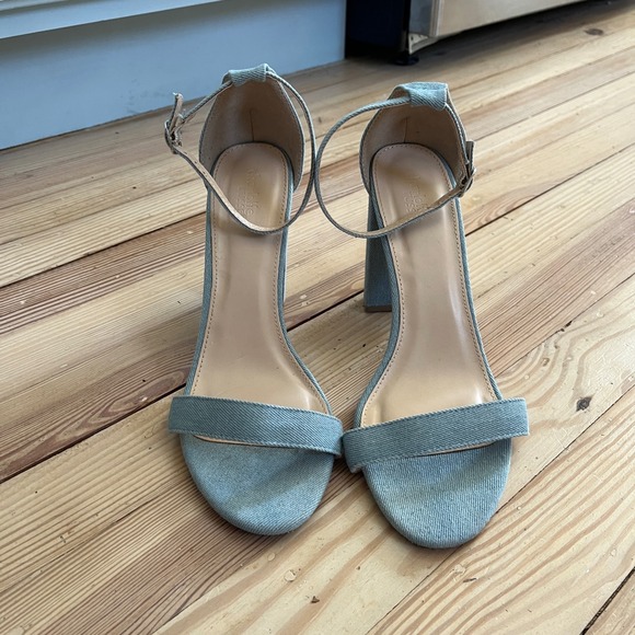 Charlotte Russe Light Wash Denim Block Heel Sandals Ankle Strap Blue Womens 10 - Picture 2 of 7